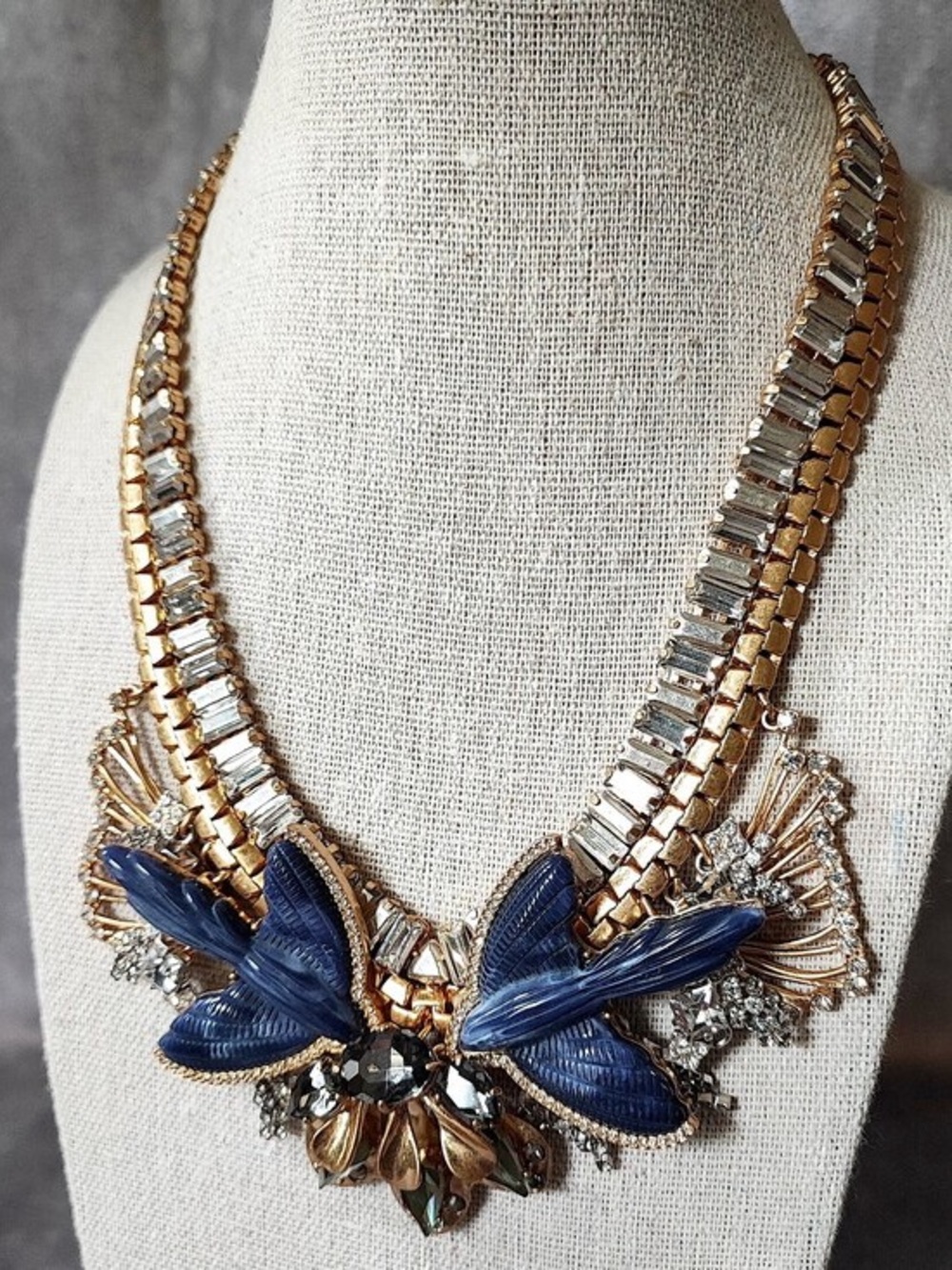 Stella & Dot Blue Marbled Molded Lucite Swallows Bluebirds Of Happiness Necklace